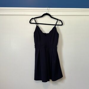 WINDSOR size Small NAVY v-neck scallop dress with pleats, adjust straps & weight